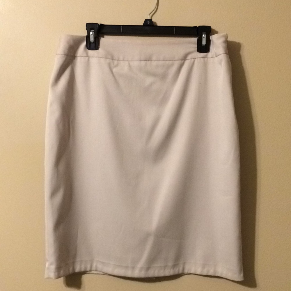 Anne Klein cream skirt